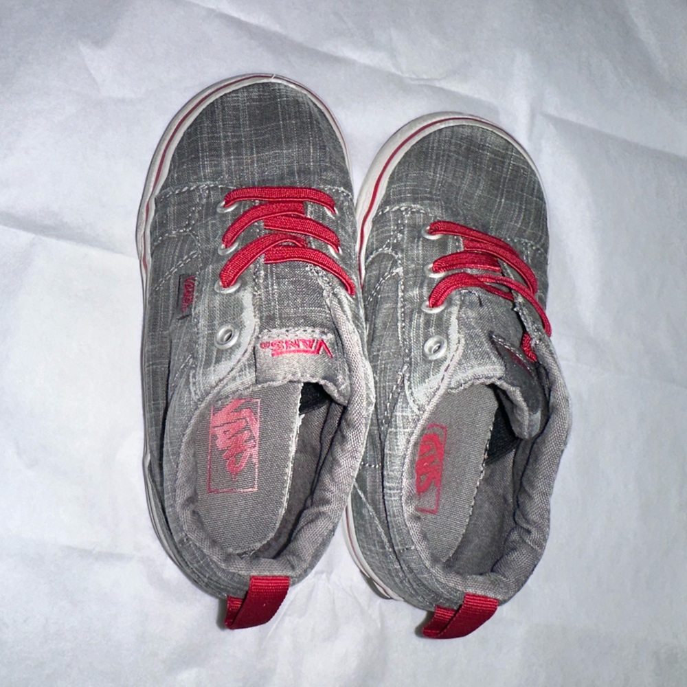 Vans Kids Sneakers in Gray with Red Accents